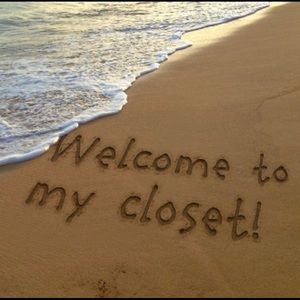 Welcome to my chill little closet 🤙🏼